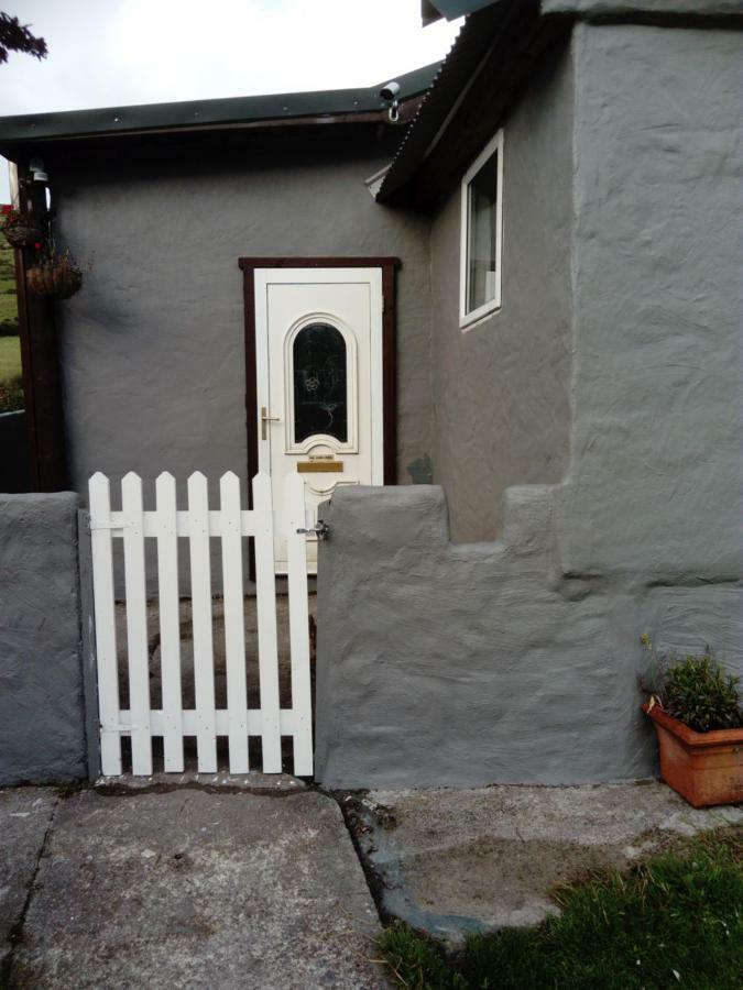 Cottage The Dingle Peninsula Camp Exterior photo